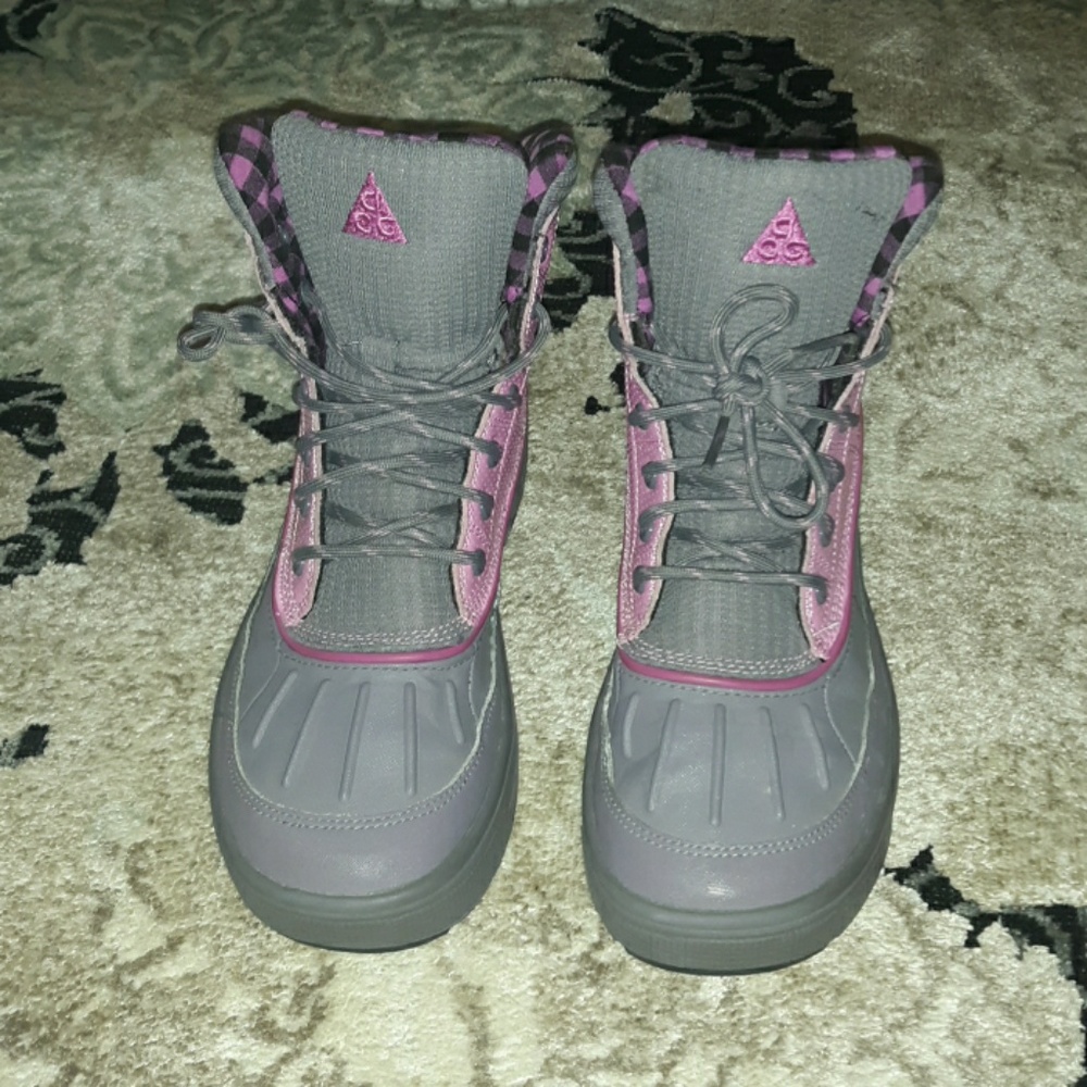 Nike Duck Boots